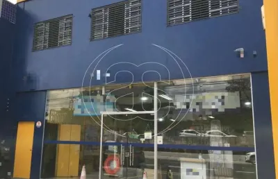 Loja comercial em avenida movimentada do bairro de moema