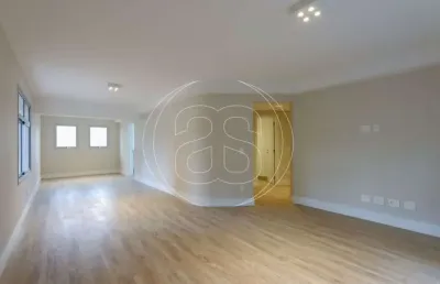 Belíssimo apartamento com 03 suites, em ótima localização.