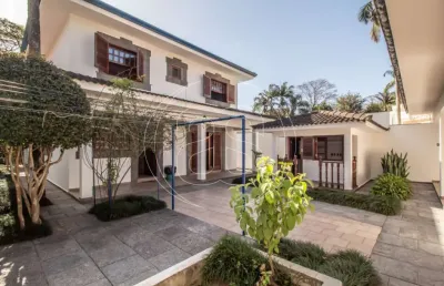 Linda casa para venda na região da granja julieta, 4 dormitórios sendo 4 suites.