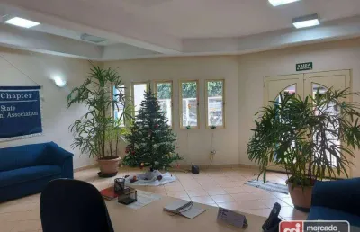 Imóvel comercial, contendo recepção mais 11 salas, sendo 4 no piso térreo com 2 banheiros, lavabo e copa e 7 no piso superior mais 2 banheiros.