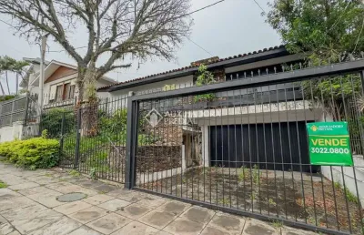 Casa com 4 quartos à venda na rua professor fernando carneiro, 102, três figueiras, porto alegre, 360 m2 por r$ 1.250.000