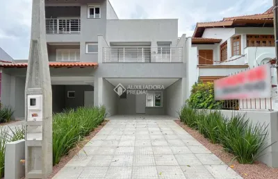 Casa com 2 quartos à venda na rua ari peixoto martins, 154, espírito santo, porto alegre, 140 m2 por r$ 590.000