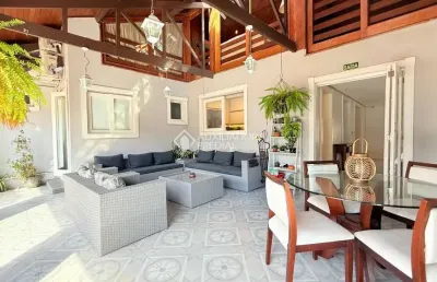 Casa com 3 quartos à venda na rua professor pedro santa helena, 300, jardim do salso, porto alegre, 420 m2 por r$ 1.550.000
