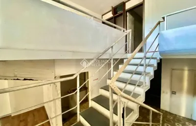 Casa em condomínio fechado com 4 quartos à venda na travessa professor tupi caldas, 38, petrópolis, porto alegre, 323 m2 por r$ 990.000