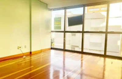 Sala comercial à venda na avenida carlos gomes, 281, auxiliadora, porto alegre, 42 m2 por r$ 320.000
