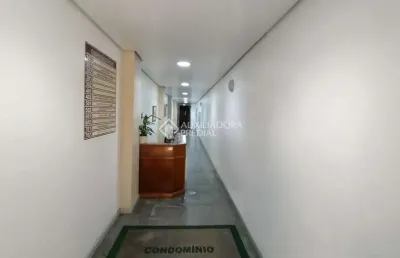Sala comercial à venda na rua coronel fernando machado, 981, centro histórico, porto alegre, 50 m2 por r$ 141.000