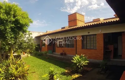 Casa com 3 quartos à venda na rua fortunato della casa, 30, espírito santo, porto alegre, 400 m2 por r$ 850.000