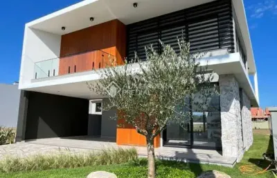 Casa em condomínio fechado com 4 quartos à venda na ipanema, 0800, curumim, capão da canoa, 300 m2 por r$ 2.700.000