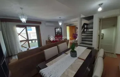 Casa com 3 quartos à venda na rua giácomo gasparin, 171, nossa senhora da saúde, caxias do sul, 192 m2 por r$ 720.000
