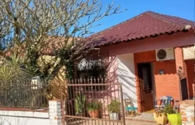 Casa com 2 quartos à venda na rua vinte e dois de abril, 275, nossa senhora das graças, canoas, 80 m2 por r$ 359.000