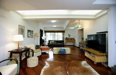 Casa com 4 quartos à venda na rua matias josé bins, 326, três figueiras, porto alegre, 363 m2 por r$ 1.650.000