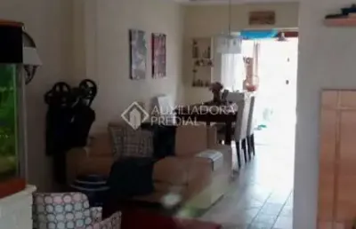 Casa com 3 quartos à venda na rua urussanga, 246, guarujá, porto alegre, 116 m2 por r$ 580.000