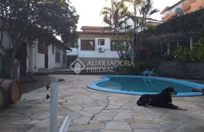 Casa em condomínio fechado com 4 quartos à venda na rua primeiro de maio, 42, partenon, porto alegre, 336 m2 por r$ 1.350.000
