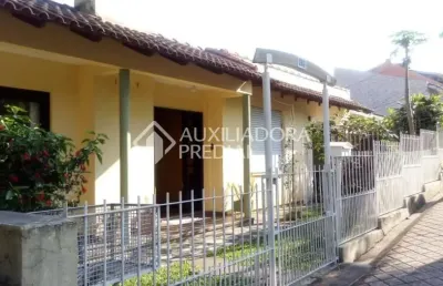Casa em condomínio fechado com 2 quartos à venda na rua dos guananas, 283, espírito santo, porto alegre, 180 m2 por r$ 500.000
