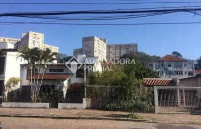 Casa em condomínio fechado com 3 quartos à venda na rua teixeira de freitas, 761, santo antônio, porto alegre, 745 m2 por r$ 1.300.000
