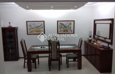 Casa em condomínio fechado com 4 quartos à venda na rua veríssimo rosa, 138, partenon, porto alegre, 206 m2 por r$ 1.263.500