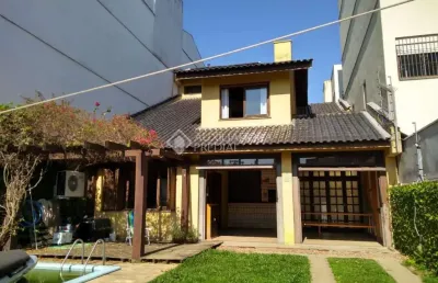 Casa com 3 quartos à venda na rua miguel couto, 475, menino deus, porto alegre, 219 m2 por r$ 1.499.000