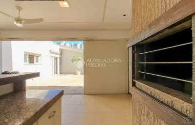 Casa em condomínio fechado com 4 quartos à venda na rua paissandu, 524, partenon, porto alegre, 290 m2 por r$ 1.010.000