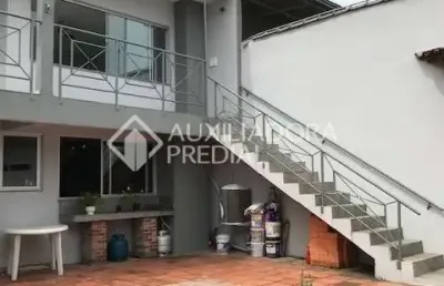 Casa com 4 quartos à venda na rua doutor barcelos, 2137, tristeza, porto alegre, 350 m2 por r$ 1.280.000
