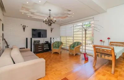 Casa com 3 quartos à venda na rua carlos huber, 91, três figueiras, porto alegre, 233 m2 por r$ 2.500.000