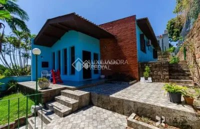 Casa com 3 quartos à venda na rua osmar meletti, 82, espírito santo, porto alegre, 118 m2 por r$ 420.000