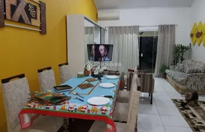 Casa em condomínio fechado com 3 quartos à venda na rua cedro, 181, são lucas, viamão, 180 m2 por r$ 690.000