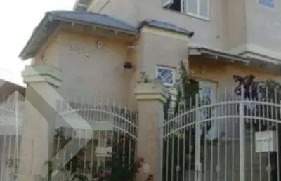 Casa em condomínio fechado com 3 quartos à venda na rua portuguesa, 326, partenon, porto alegre, 273 m2 por r$ 850.000