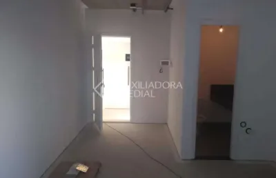 Sala comercial à venda na avenida getúlio vargas, 4831, centro, canoas, 28 m2 por r$ 394.000