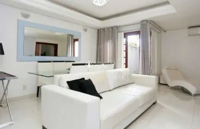 Casa em condomínio fechado com 4 quartos à venda na rua alfredo miranda obino, 205, jardim itu sabará, porto alegre, 332 m2 por r$ 1.300.000