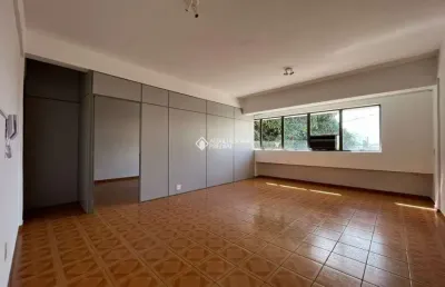 Prédio à venda na rua aparício mariense, 91, passo da areia, porto alegre, 661 m2 por r$ 1.800.000