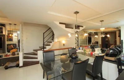Casa em condomínio fechado com 3 quartos à venda na avenida coronel lucas de oliveira, 1548, petrópolis, porto alegre, 149 m2 por r$ 950.000