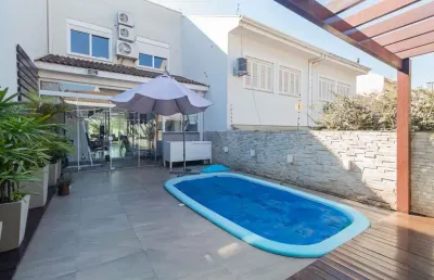 Casa com 3 quartos à venda na rua serra da capivara, 108, costa e silva, porto alegre, 190 m2 por r$ 1.090.000