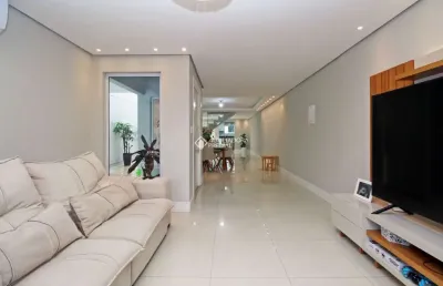Casa com 3 quartos à venda na rua teixeira de freitas, 558, santo antônio, porto alegre, 138 m2 por r$ 1.390.000