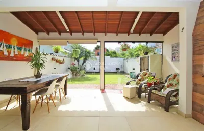 Casa em condomínio fechado com 3 quartos à venda na rua deputado hugo mardini, 1780, passo das pedras, porto alegre, 191 m2 por r$ 877.000