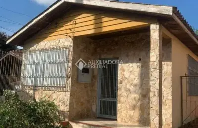Casa com 2 quartos à venda na rua itiberê de moura, 108, passo das pedras, porto alegre, 366 m2 por r$ 350.000