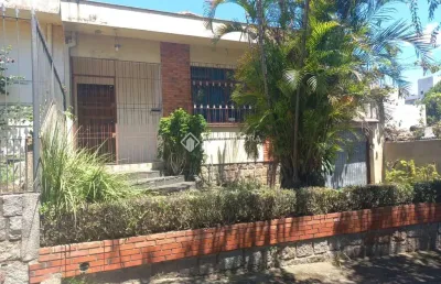 Casa com 3 quartos à venda na rua roque calage, 379, passo da areia, porto alegre, 200 m2 por r$ 1.100.000