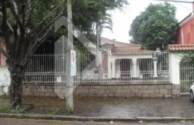 Casa em condomínio fechado com 3 quartos à venda na rua eça de queiroz, 83, petrópolis, porto alegre, 400 m2 por r$ 1.140.000