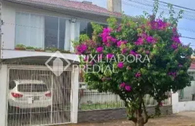 Casa em condomínio fechado com 4 quartos à venda na rua pedro waine, 194, santa maria goretti, porto alegre, 244 m2 por r$ 834.900