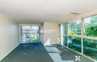 Sala comercial à venda na avenida carlos gomes, 1155, auxiliadora, porto alegre, 82 m2 por r$ 410.000
