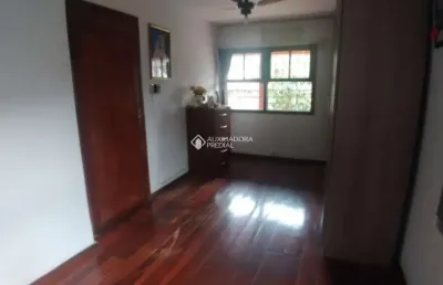 Casa com 2 quartos à venda na rua landel de moura, 2893, tristeza, porto alegre, 305 m2 por r$ 360.000