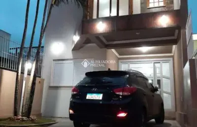 Casa com 3 quartos à venda na rua luzinete alves aragon, 528, hípica, porto alegre, 173 m2 por r$ 748.000