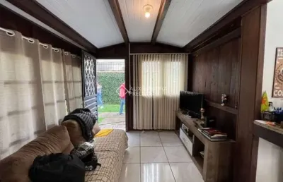 Casa em condomínio fechado com 2 quartos à venda na avenida guarujá, 156, guarujá, porto alegre, 150 m2 por r$ 404.000
