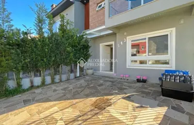 Casa em condomínio fechado com 3 quartos à venda na rua aldo sani, 143, hípica, porto alegre, 127 m2 por r$ 699.000