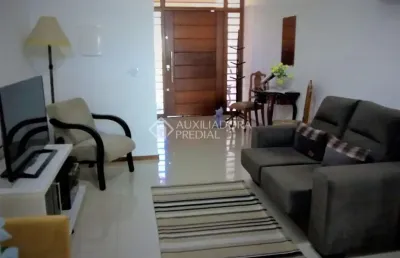 Casa com 3 quartos à venda na rua luzinete alves aragon, 491, hípica, porto alegre, 109 m2 por r$ 480.000