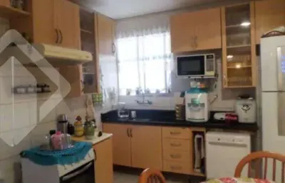 Casa em condomínio fechado com 2 quartos à venda na rua das laranjeiras, 303, ipanema, porto alegre, 486 m2 por r$ 690.000