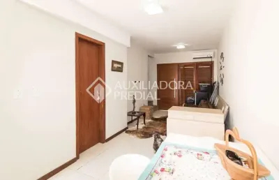 Casa em condomínio fechado com 2 quartos à venda na rua pau brasil, 271, hípica, porto alegre, 64 m2 por r$ 299.000