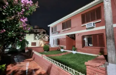 Casa em condomínio fechado com 4 quartos à venda na rua professor antônio josé remião, 15, espírito santo, porto alegre, 371 m2 por r$ 840.000