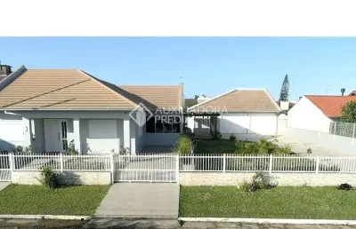 Casa com 4 quartos à venda na porto alegre, 443, praia paraíso, torres, 280 m2 por r$ 1.282.500