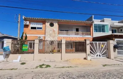 Casa com 3 quartos à venda na castro alves, 497, centro, tramandaí, 270 m2 por r$ 800.000