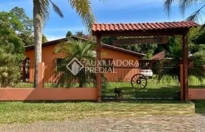 Casa em condomínio fechado com 3 quartos à venda na rs 040 - parada 90, 1265, águas claras, viamão, 300 m2 por r$ 600.000